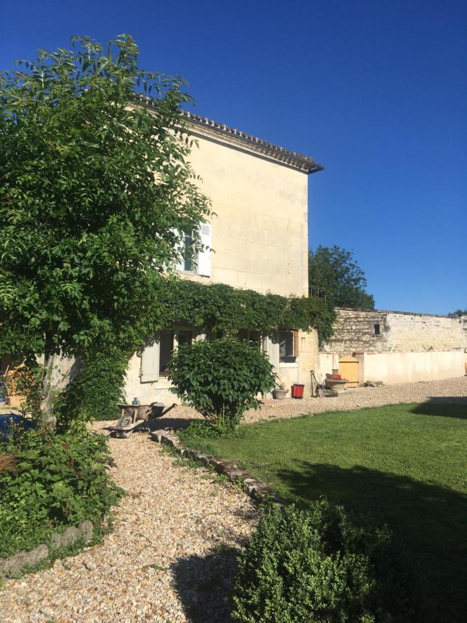 Suite Familiale- Deux Chambres Saint-Meme-les-Carrieres Exterior photo